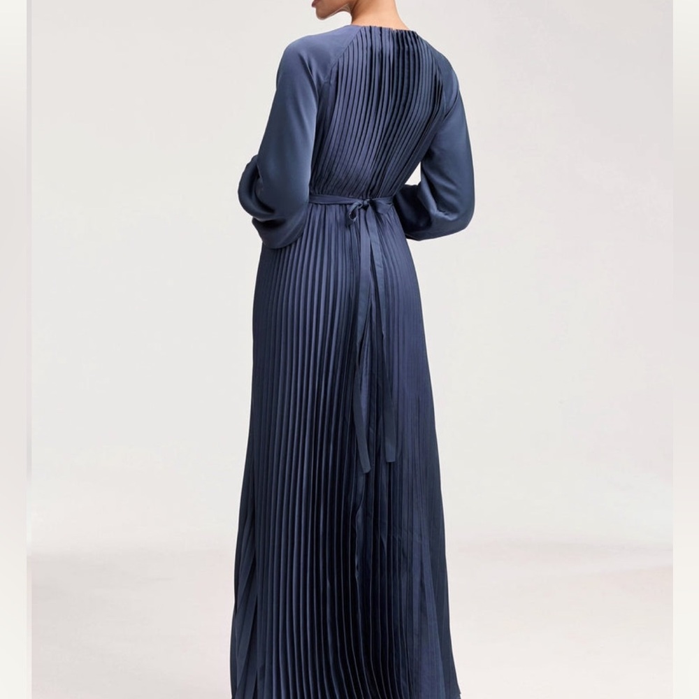 Elegant Navy Blue Maxi Dress - Picture 4 of 4